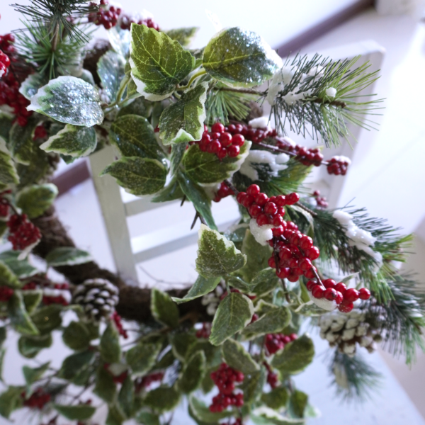 WF000240003-4 Snowy Pinecone and Berry Artificial Wreath,Christmas Wreath for Wall,Winter Wreath for Door