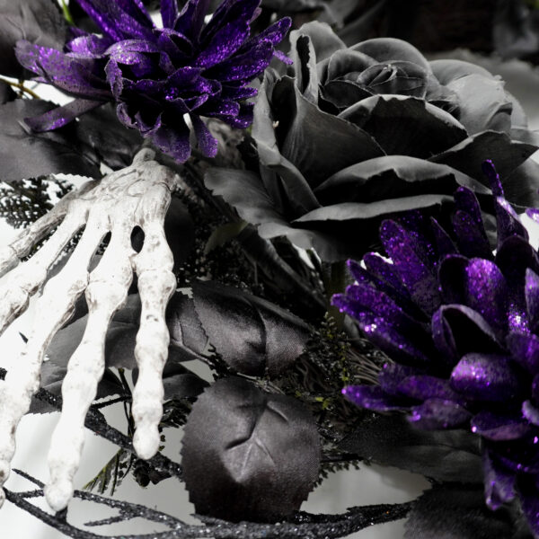 Halloween LED Skull Wreath with Black Roses & Purple Lights – Spooky Gothic Front Door Décor
