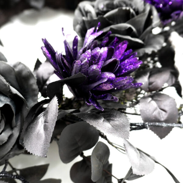 Halloween LED Skull Wreath with Black Roses & Purple Lights – Spooky Gothic Front Door Décor