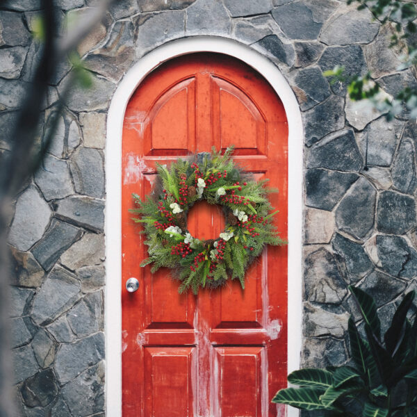 Artificial Pine Christmas Wreath with Red Berries & Pinecones – Holiday Front Door Décor